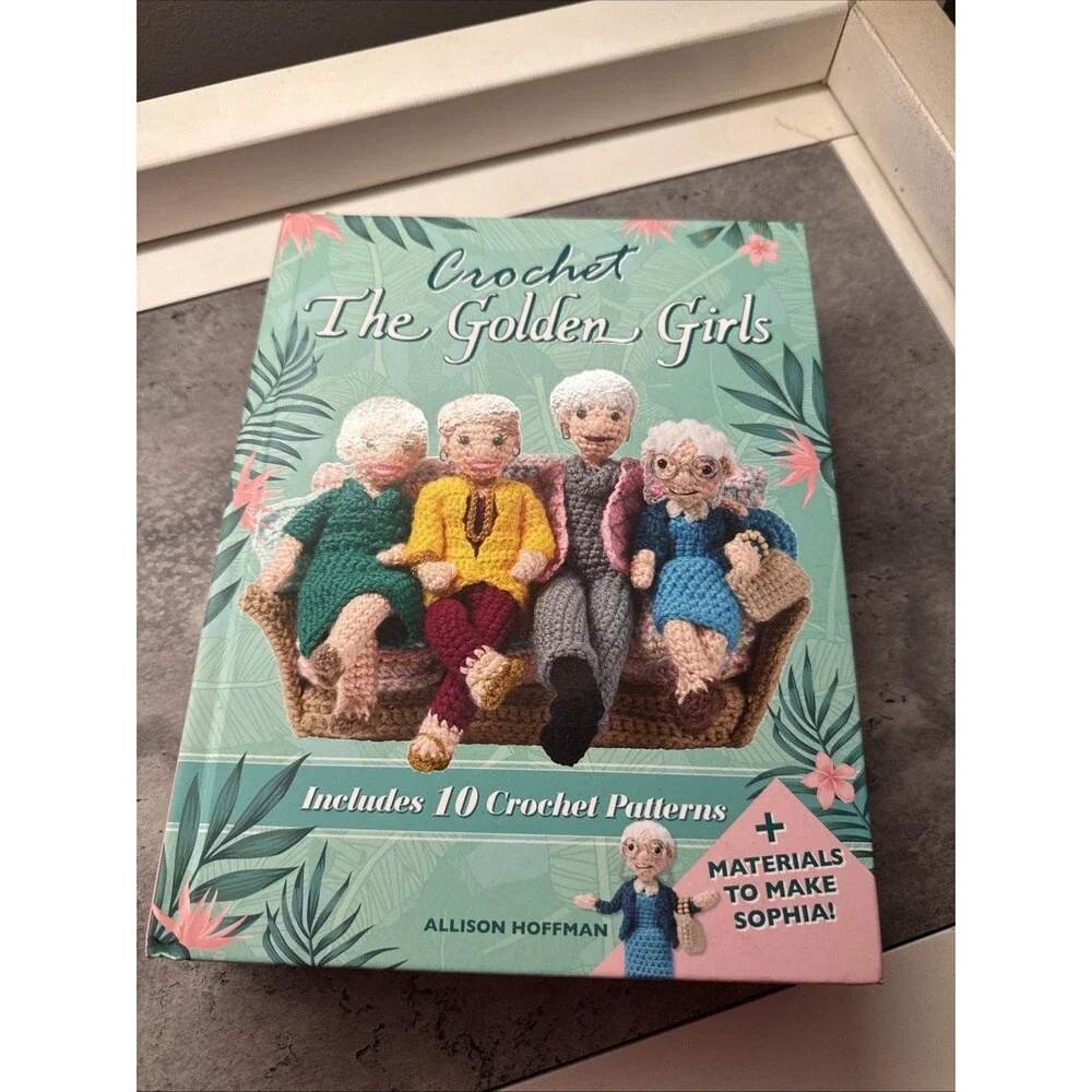 Crochet the Golden Girls Crafting Kit 10 Patterns   Materials For Sophia NIB
